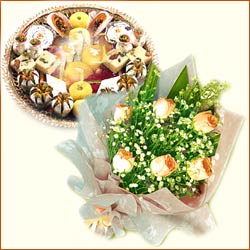 "Round shape Pineapple cake - 1kg, 25 Mixed Roses flower bunch - Click here to View more details about this Product